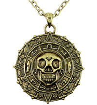 Pirátsky náhrdelník s lebkou vedúcou k pokladu