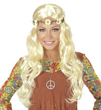 Blond hippie parochňa s kvetinovou čelenkou