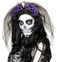 Čelenka na Deň mŕtvych s fialovými ružami, lebkou a závojom