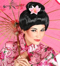 Japonská gejša Fujiko parochňa s kvetom