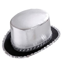 Strieborný klobúk s čiernym lemom