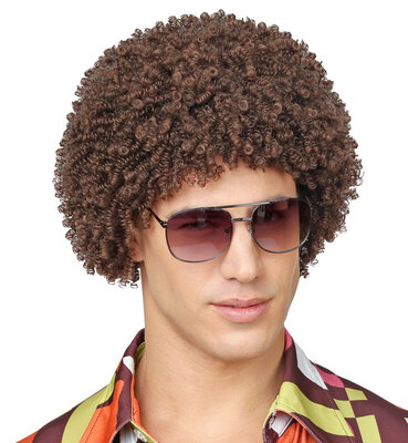 Hnedá disco afro parochňa ze 70. rokov