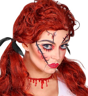 Náhrdelník, z ktorého kvapká krv